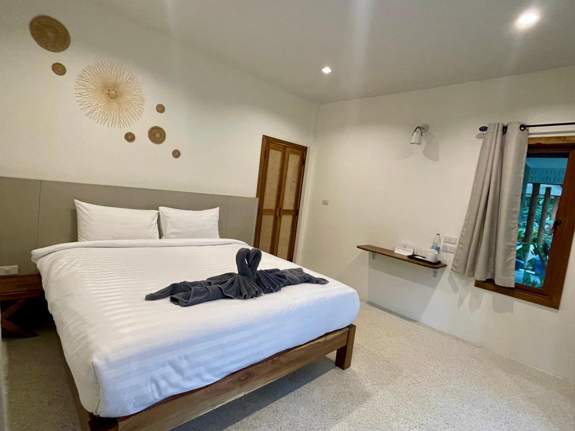 Sunny Cove Beach Resort Koh Phayam Ranong Exterior photo